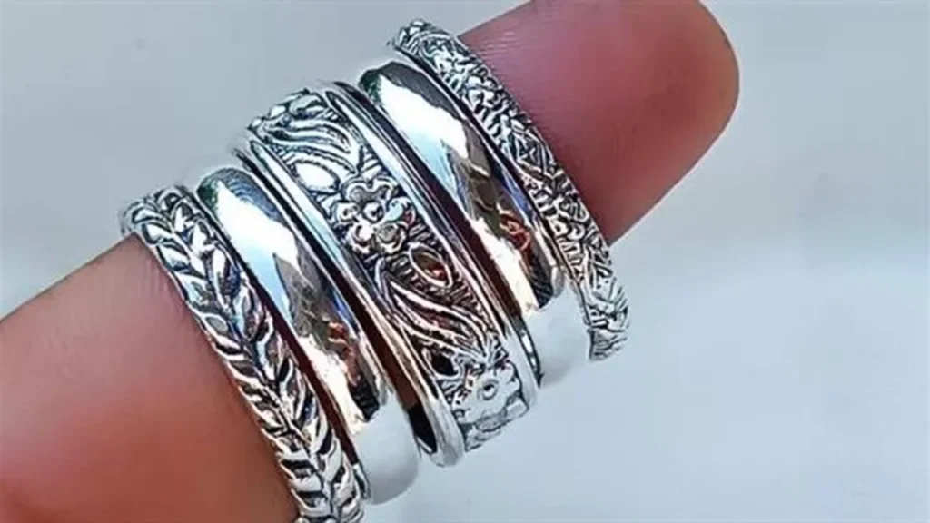 تحديثات الأسعار.. استقرار سعر جرام الفضة عيار 925 عند 135 جنيها اليوم الإثنين